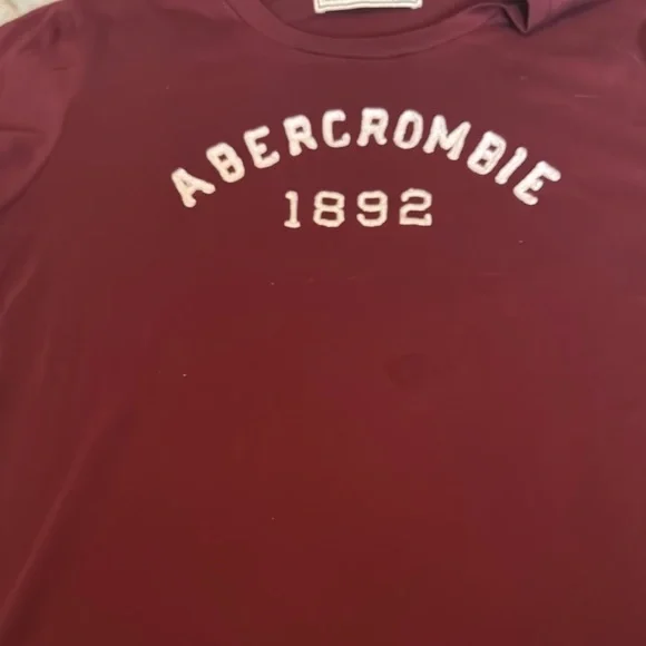Abercrombie & Fitch Red Short Sleeve T-Shirt - Picture 3 of 4